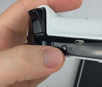 How to Connect Xbox One Controller to iPhone bluetooth Pairing Button